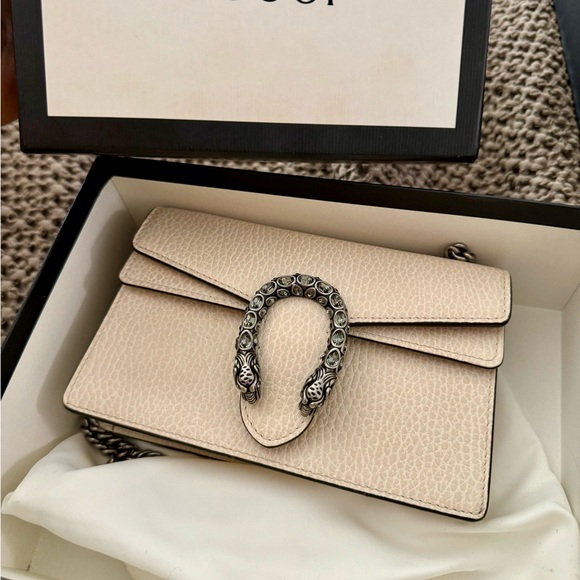 Like new Gucci mini bag, I’ve literally used it couple of times only - Picture 2 of 5